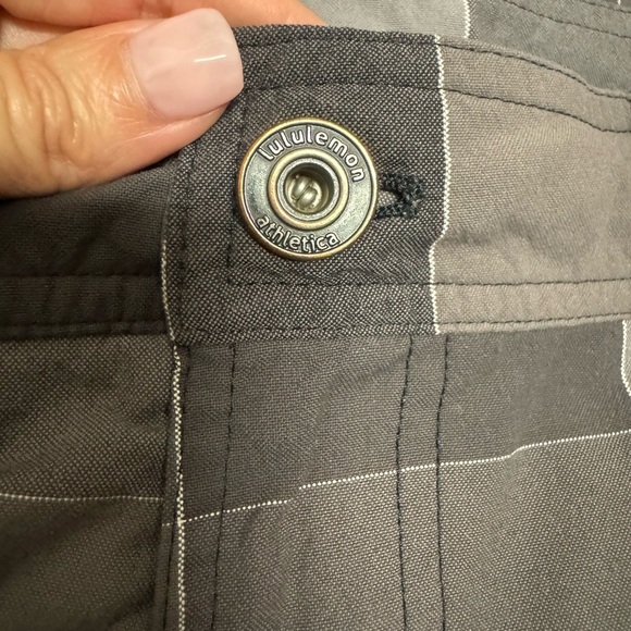 LULULEMON SIZE 34 Men's Gray and Black Checkered Shorts - Picture 4 of 5